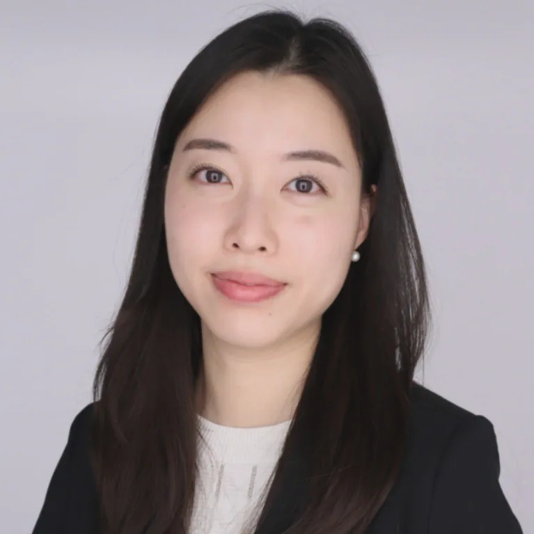 Angela Yi headshot