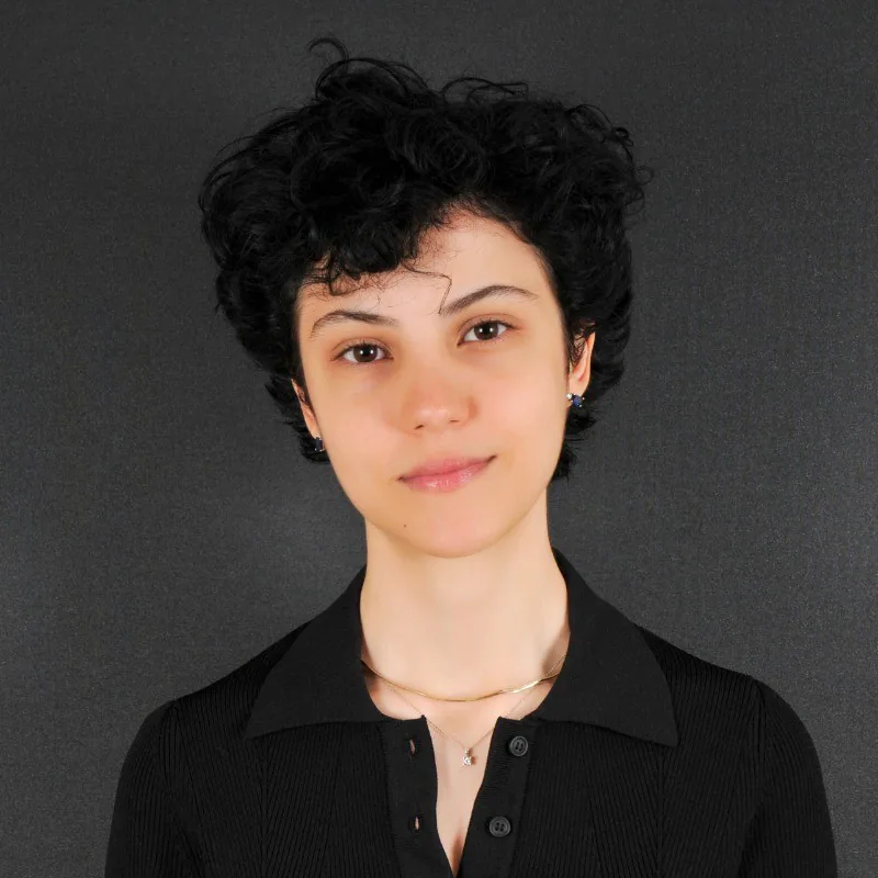Deniz Ozgur headshot